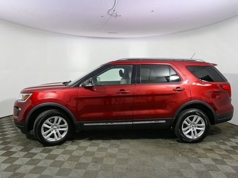 Used 2018 Ford Explorer XLT w/ Equipment Group 201A image 6