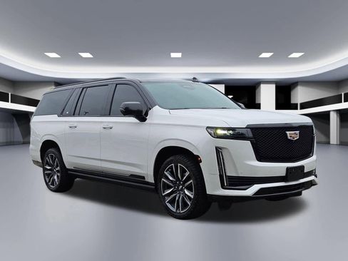 Used 2021 Cadillac Escalade ESV Premium Luxury w/ LPO, Illumination Package RWD image 7