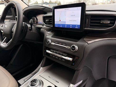 Used 2020 Ford Explorer Limited image 27