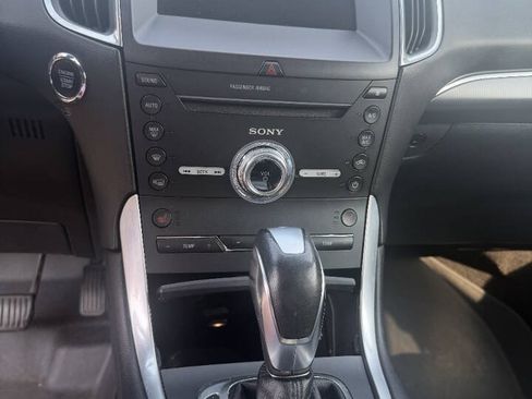 Used 2018 Ford Edge Titanium w/ Technology Package AWD/4WD image 10