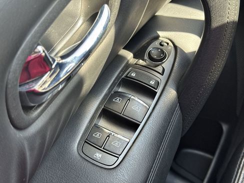 Used 2024 Nissan Armada SL w/ Captain's Chairs Package image 15