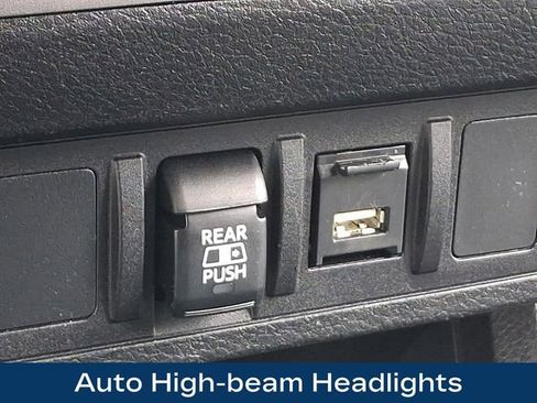 Used 2021 Toyota Tacoma SR5 AWD/4WD image 16