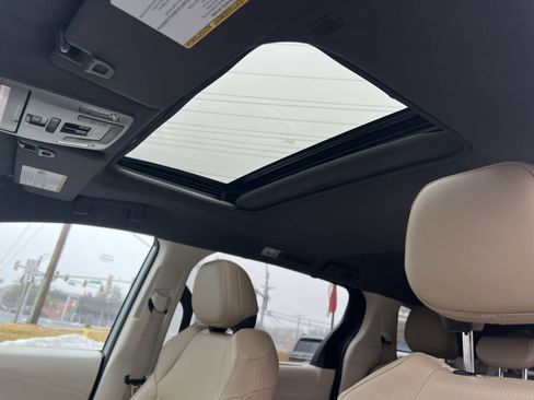 Used 2023 Toyota Sienna XLE image 23