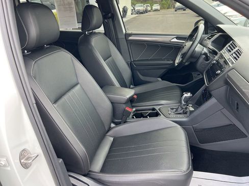 Used 2022 Volkswagen Tiguan SE R-Line image 24