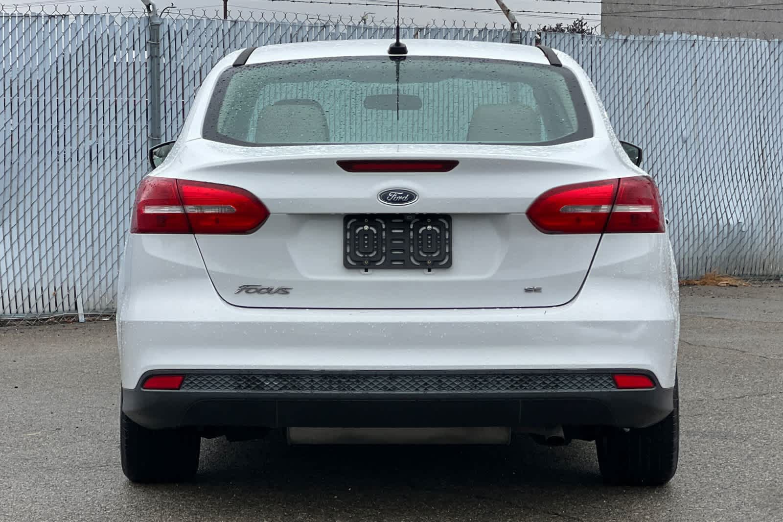 Used 2016 Ford Focus SE FWD image 4