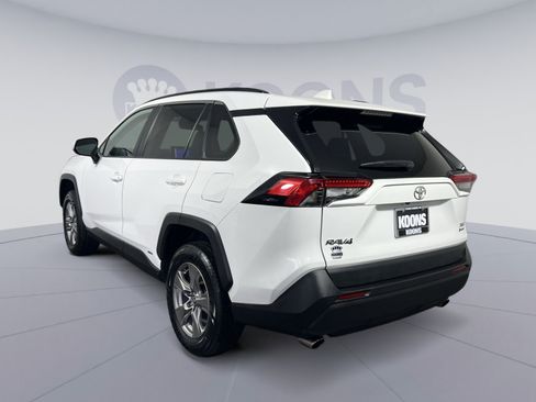 Used 2025 Toyota RAV4 XLE AWD/4WD image 8