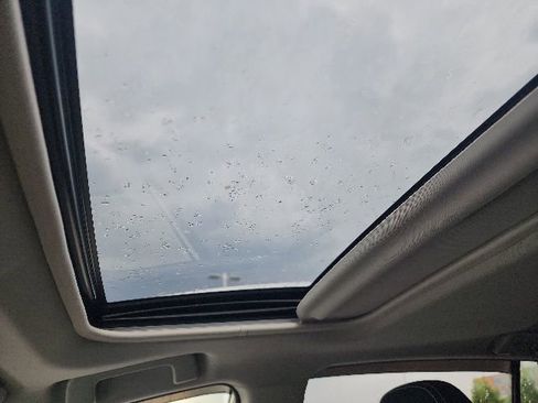 Used 2017 Toyota RAV4 XLE AWD/4WD image 19