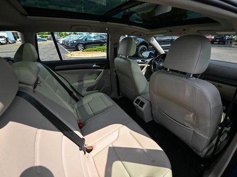 Used 2019 Volkswagen Golf SE FWD image 26