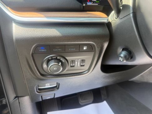 Used 2023 Jeep Grand Cherokee Summit w/ Advanced Protech Group IV AWD/4WD image 19