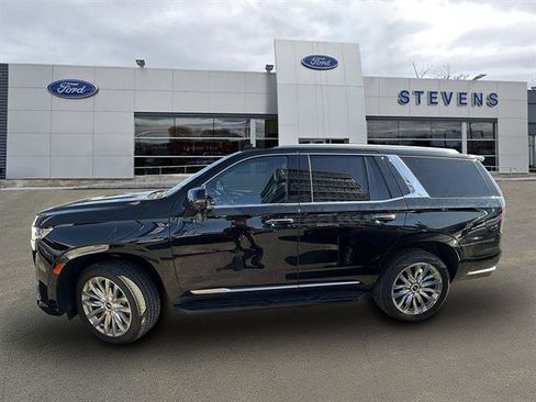 Used 2024 Cadillac Escalade Premium Luxury AWD/4WD image 3