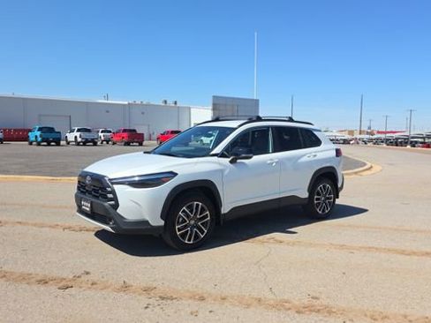 Used 2026 Toyota Corolla Cross XLE image 2