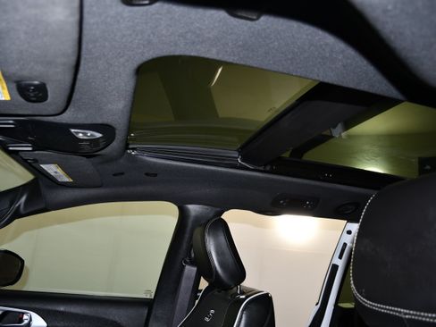 Used 2025 Chrysler Pacifica Limited FWD image 39