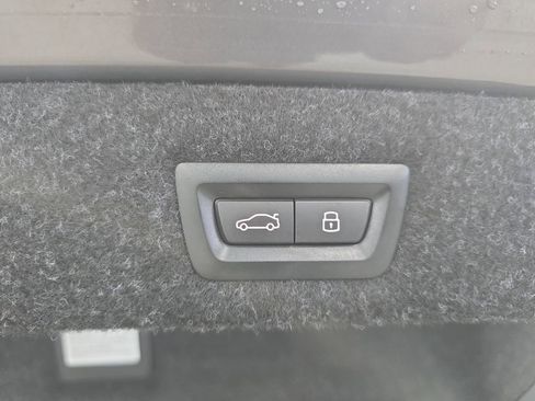 Used 2023 BMW M550i xDrive w/ Dynamic Handling Package image 26