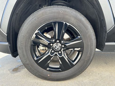 Certified 2025 Toyota RAV4 XLE AWD/4WD image 11