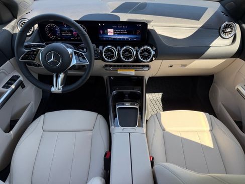Used 2026 Mercedes-Benz GLA 250 4MATIC image 11