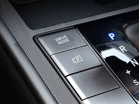 Used 2025 Hyundai Elantra Sport image 24