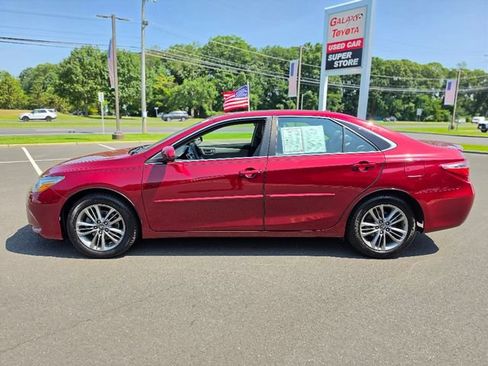 Used 2017 Toyota Camry SE FWD image 3