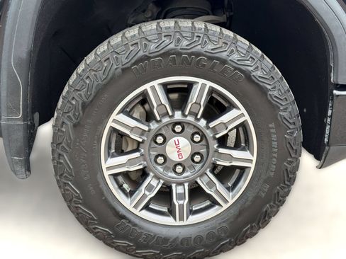 Used 2021 GMC Sierra 1500 AT4 w/ AT4 Value Package AWD/4WD image 13