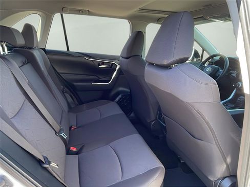 Used 2022 Toyota RAV4 XLE image 16