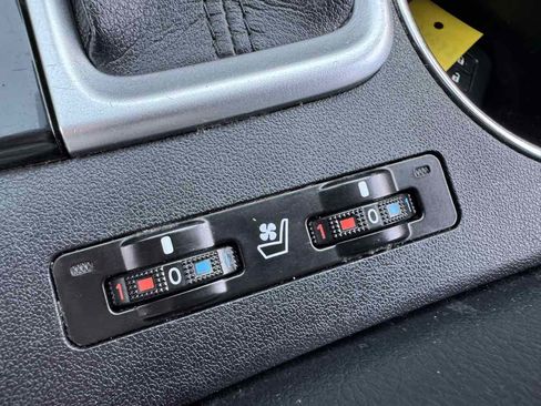 Used 2018 Toyota Highlander Limited image 35