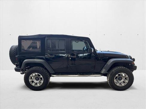 Used 2014 Jeep Wrangler Unlimited Rubicon image 8