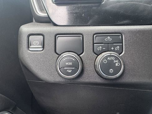 Used 2025 Chevrolet Silverado 1500 LT RWD image 19