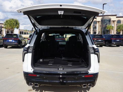 Used 2024 Chevrolet Traverse RS image 41