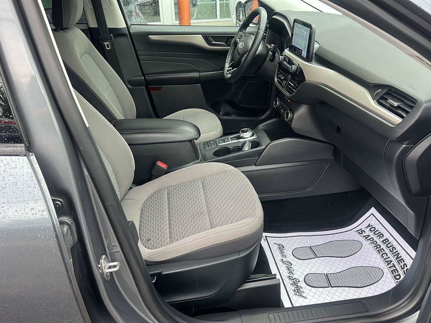 Used 2022 Ford Escape SE w/ SE Sport Appearance Package FWD image 9