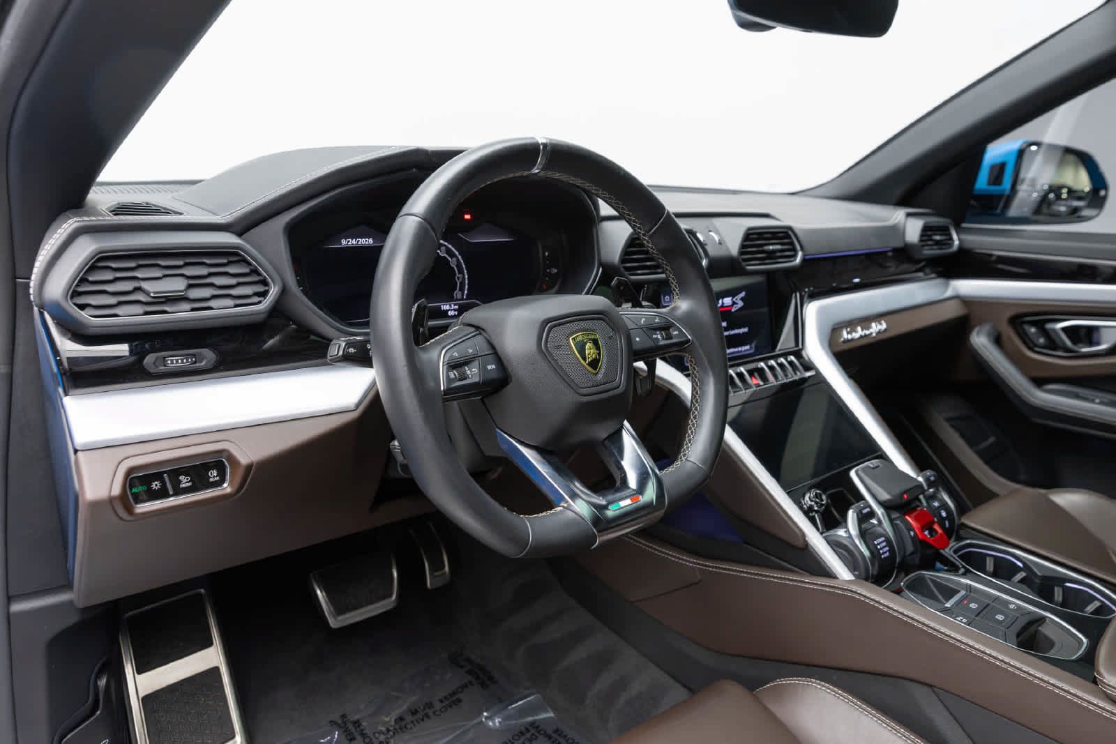 Used 2023 Lamborghini Urus S AWD/4WD image 2