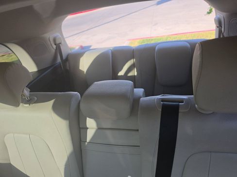 Used 2022 Mercedes-Benz GLB 250 4MATIC image 16