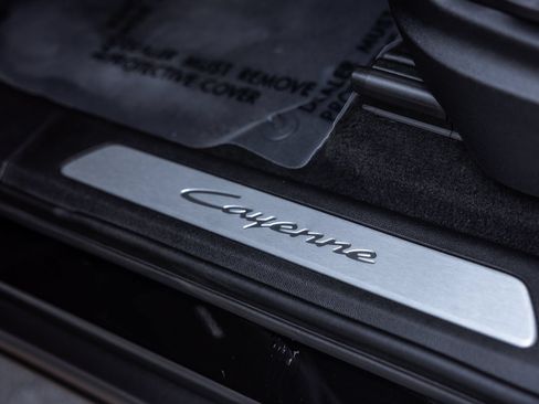 Certified 2024 Porsche Cayenne Coupe AWD/4WD image 27