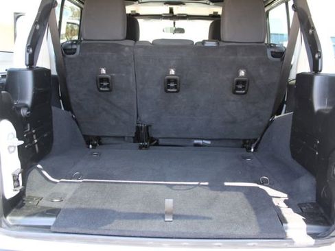 Used 2018 Jeep Wrangler Unlimited Rubicon AWD/4WD image 41