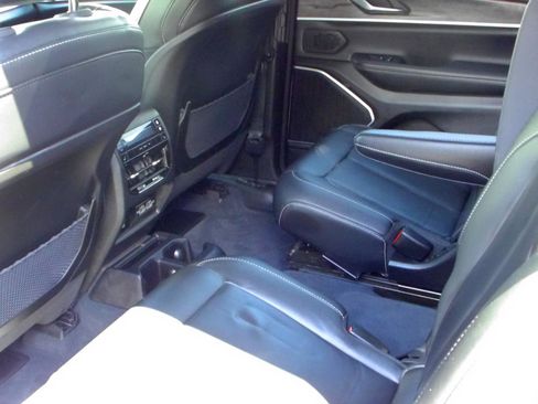 Used 2023 Jeep Grand Cherokee L Limited AWD/4WD image 6