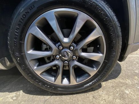 Used 2018 Jeep Grand Cherokee Altitude RWD image 23