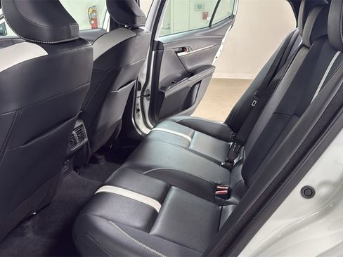 Used 2025 Toyota Camry SE image 15