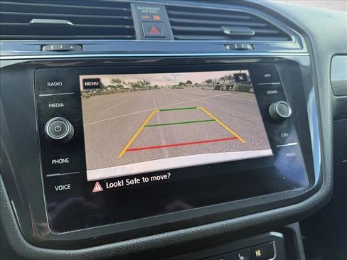 Used 2019 Volkswagen Tiguan SE image 18