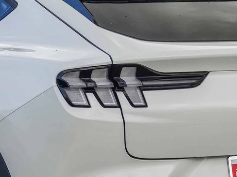 Used 2022 Ford Mustang Mach-E Select image 7