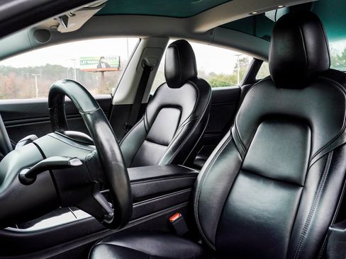 Used 2018 Tesla Model 3 Long Range image 31