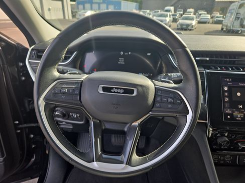 Used 2022 Jeep Grand Cherokee L Laredo w/ Luxury Tech Group I AWD/4WD image 19