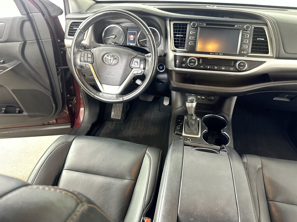 Used 2019 Toyota Highlander XLE FWD image 20