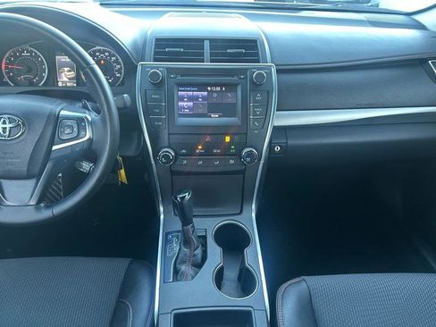 Used 2016 Toyota Camry SE FWD image 11