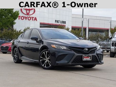 Used 2020 Toyota Camry SE w/ Convenience Package image 2