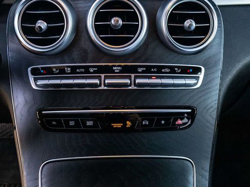 Used 2020 Mercedes-Benz GLC 300 image 31