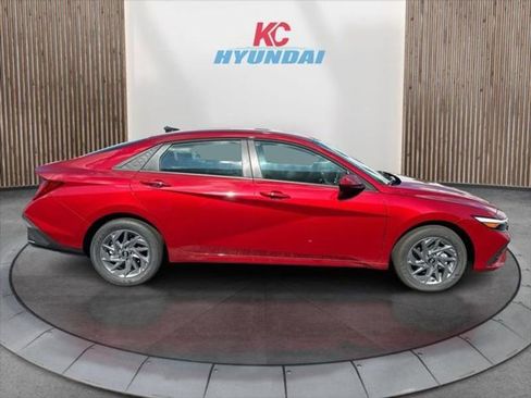 New 2025 Hyundai Elantra Blue image 6