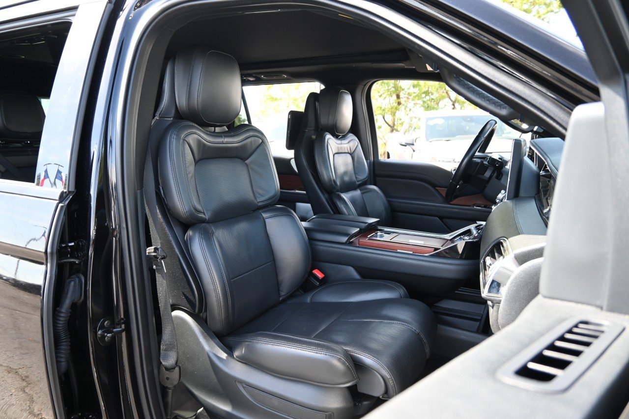 Used 2023 Lincoln Navigator Reserve AWD/4WD image 27