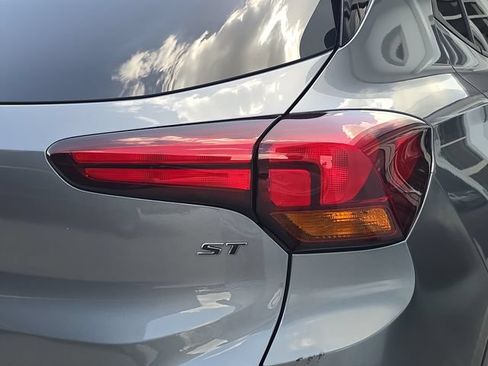 Certified 2021 Buick Encore GX Select w/ Sport Touring Package FWD image 8