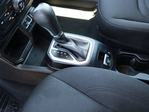 Used 2021 Jeep Renegade Latitude FWD image 16