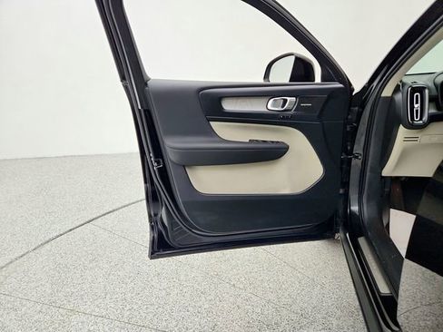 Certified 2024 Volvo XC40 B5 Plus w/ Climate Package image 25