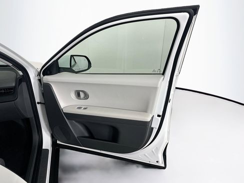 Used 2024 Hyundai Ioniq 5 SE image 31