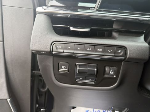 Certified 2023 Cadillac Escalade Sport w/ LPO, ONYX Package image 10